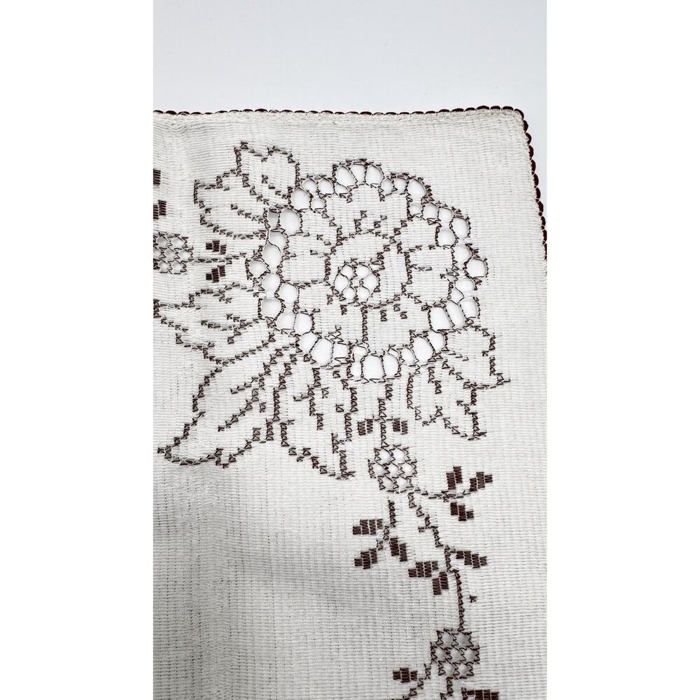 VTG 1973 NWT Madeira Embroidered 68 X 106 Brown Floral Tablecloth & 11 Napkins - Picture 8 of 10